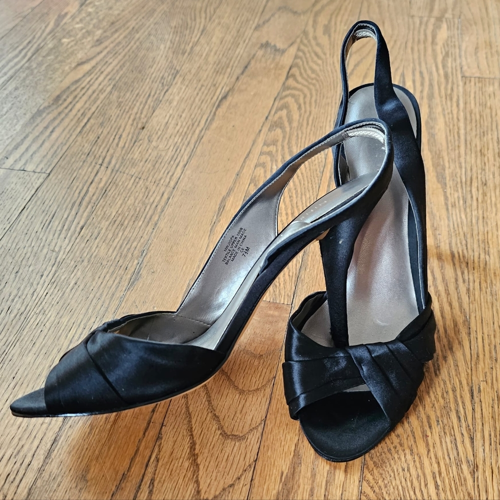 NEW! Nine West black satin sandals size 7.5M